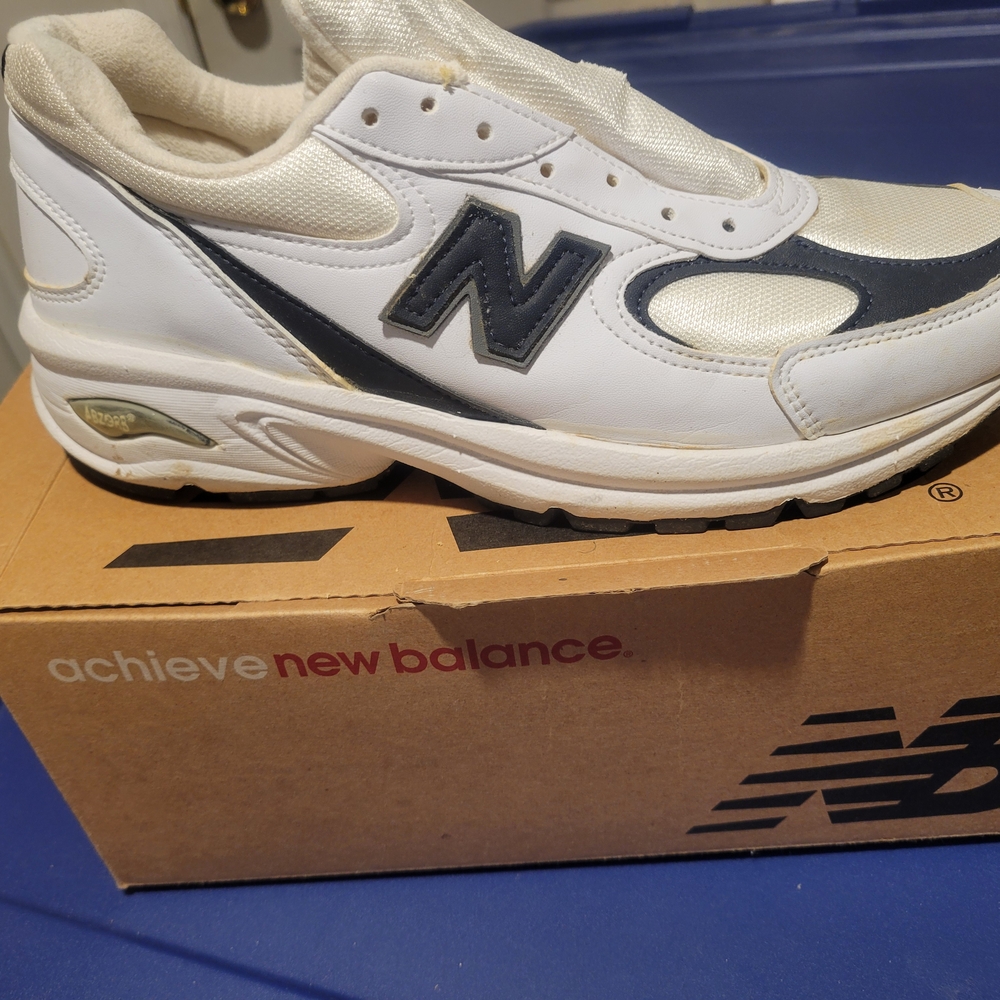 New Balance Men's White and Gray Sneakers